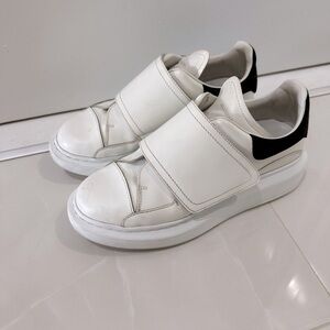 Alexander McQueen Women's White Oversized Trainers 36
